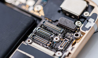 apple service center qatar